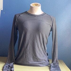 Black and white Lululemon long sleeve top